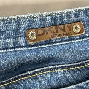 DKNY Jeans 27R Bootcut Medium Wash Low Rise Denim 32” Inseam